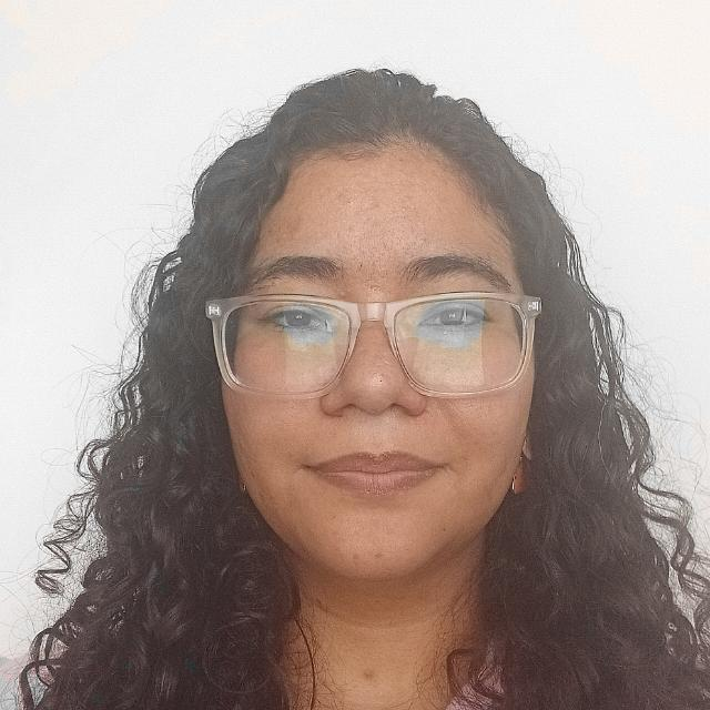 Portrait of Laura Naranjo, founder of Cook and Wander